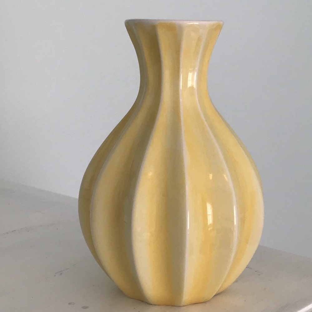 Yellow ceramic vase - FTD